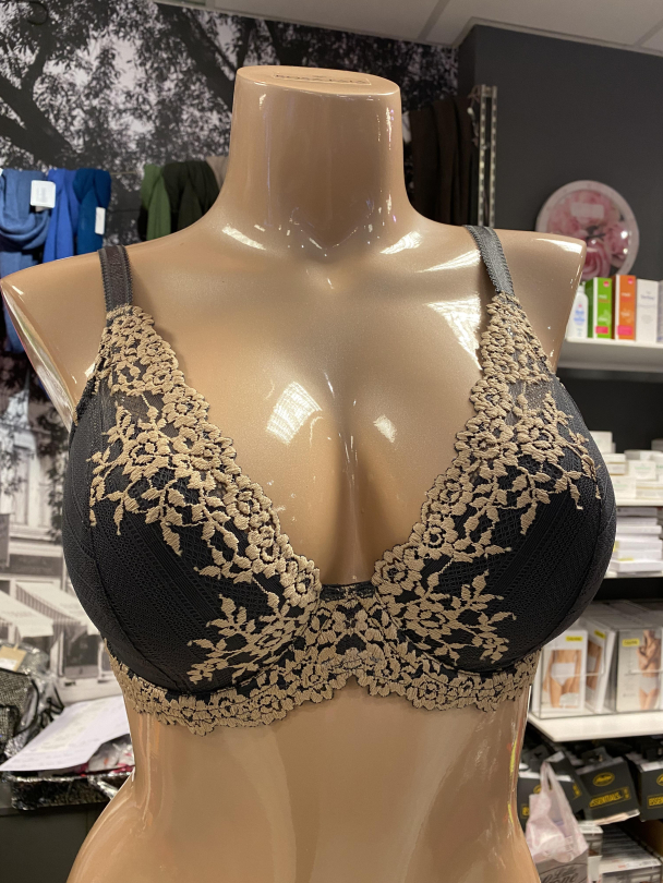 WACOAL Embrace Lace Plunge Underwire Bra WA853291076 - Image 1