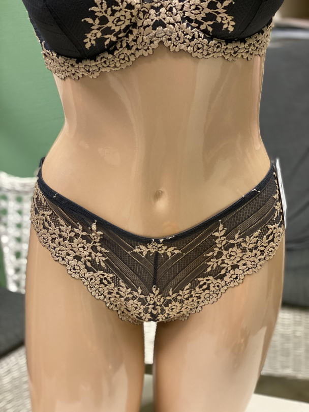 WACOAL Embrace Lace Tanga WA848191076 - Image 1