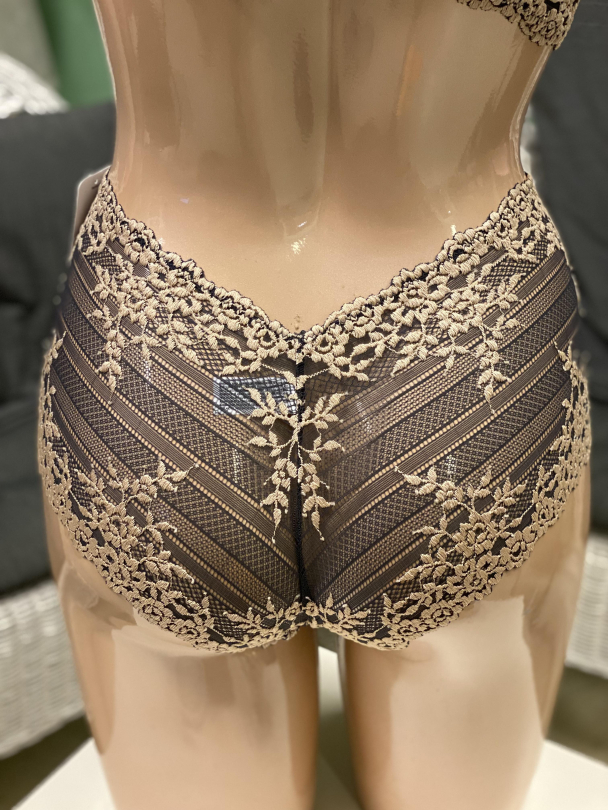WACOAL Embrace Lace Boyshort WA067491076 - Image 3