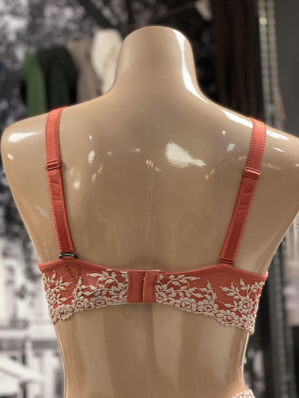 WACOAL Embrace Lace Plunge Underwire Bra WA853291631 - Image 3