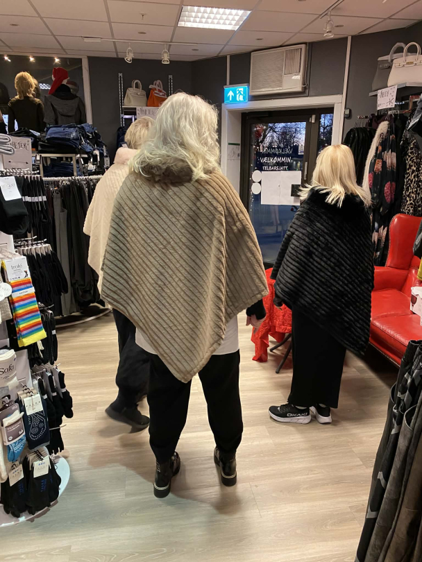 MARC LAUGE Cut Poncho Fur M3050 - Image 3