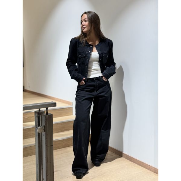 Bethany Bull 44 Carbon