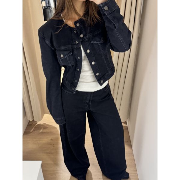 Shirley Bull 44 Carbon