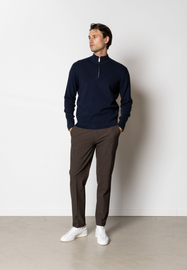 Oscar half zip knit, navy - Image 2