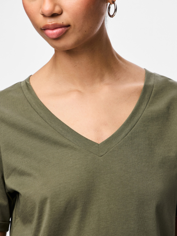 PCRIA SS V-NECK SOLID TEE JRS NOOS BC - Image 3