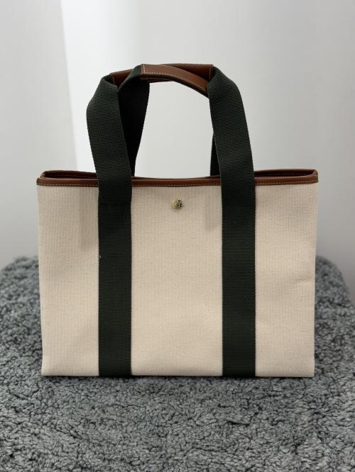 Traversée M Essentials Military Green