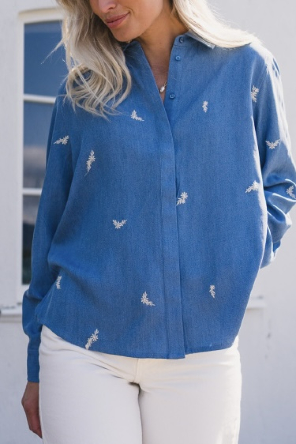 Pernilla Shirt EMB - Blue Wash/ Flower - Image 1