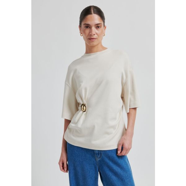 Enora Brooch Tee - Soft Beige 