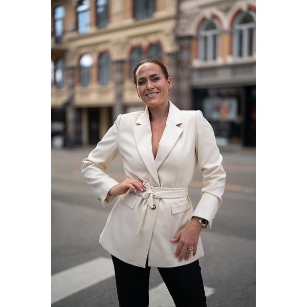 Dazy Bold Blazer Off White   |   Dazy Bold Blazer Off White fra Undorn