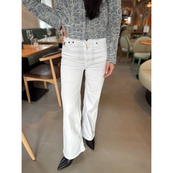 Palazzo - Megalia Shot