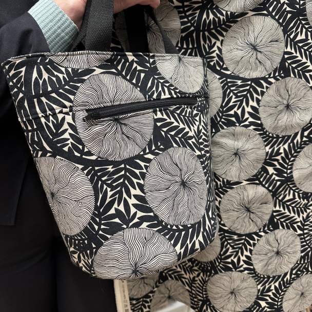 Rhythm and leaves. - Image 2