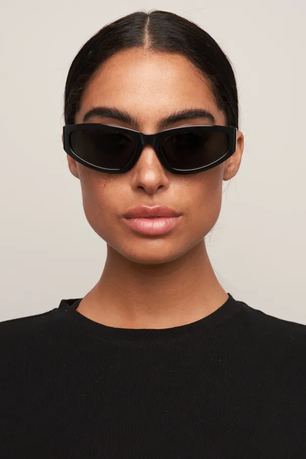 Raci - Black/Smoke  - Image 3