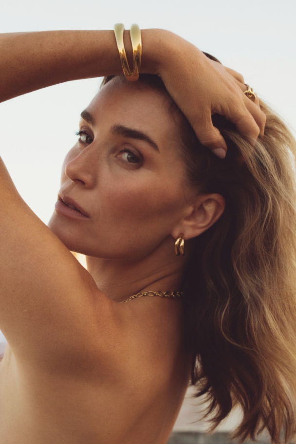 THE BIG CURVED HOOPS  - Image 3