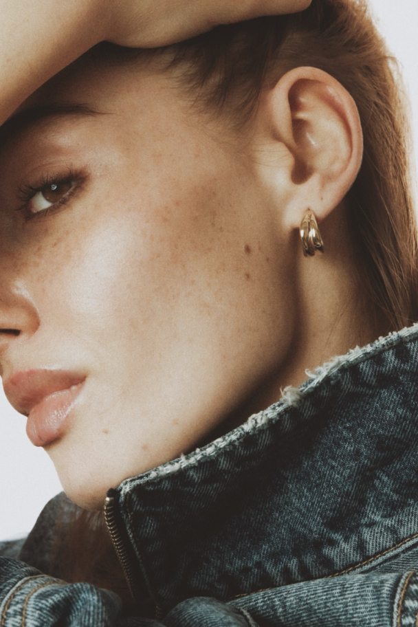 THE CURVED HOOPS  - Image 3