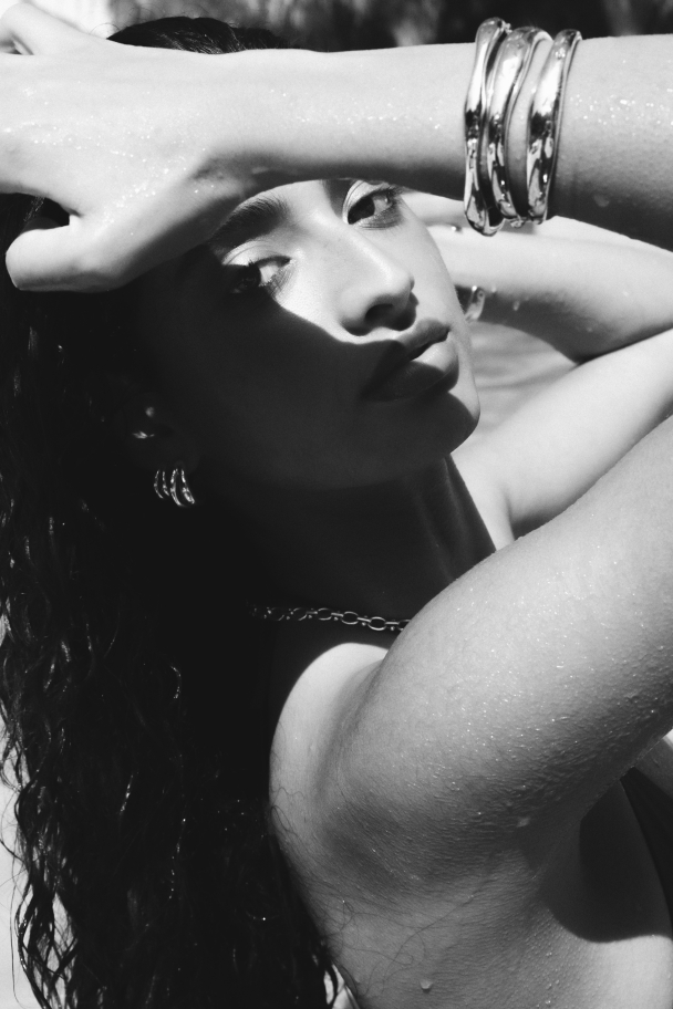 THE CURVED BANGLE  - Image 5