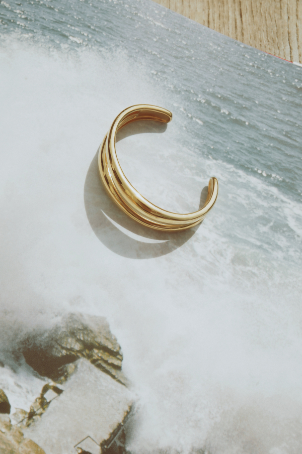 THE CURVED BANGLE  - Image 6