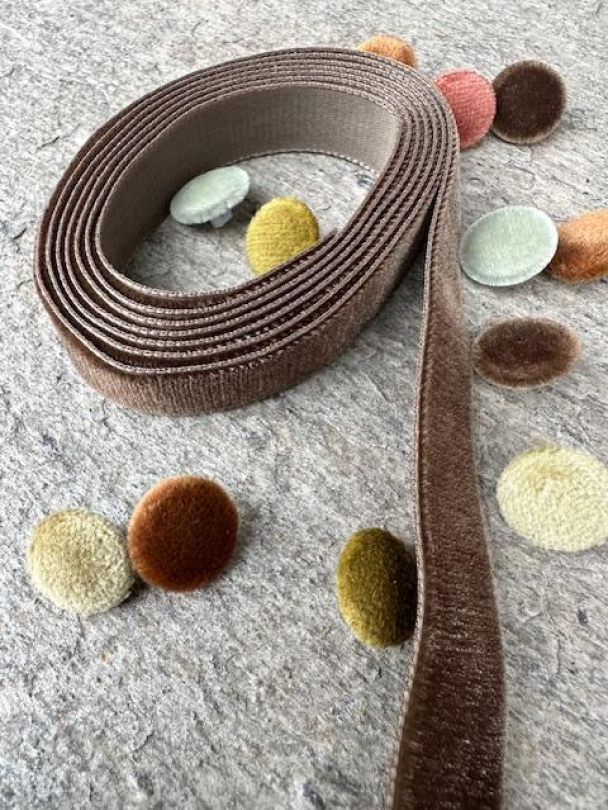 Knapper og bånd i fløyel til Wiola stripe Cardigan