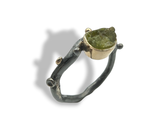 Grace Single Peridot Raw Oxy