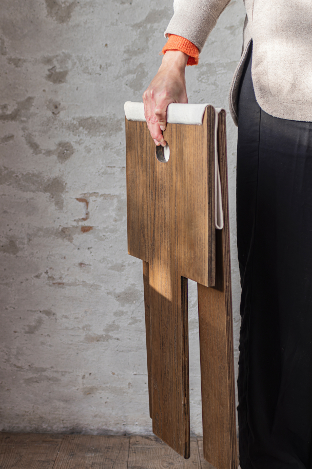 ROOTS folding stool - Image 4