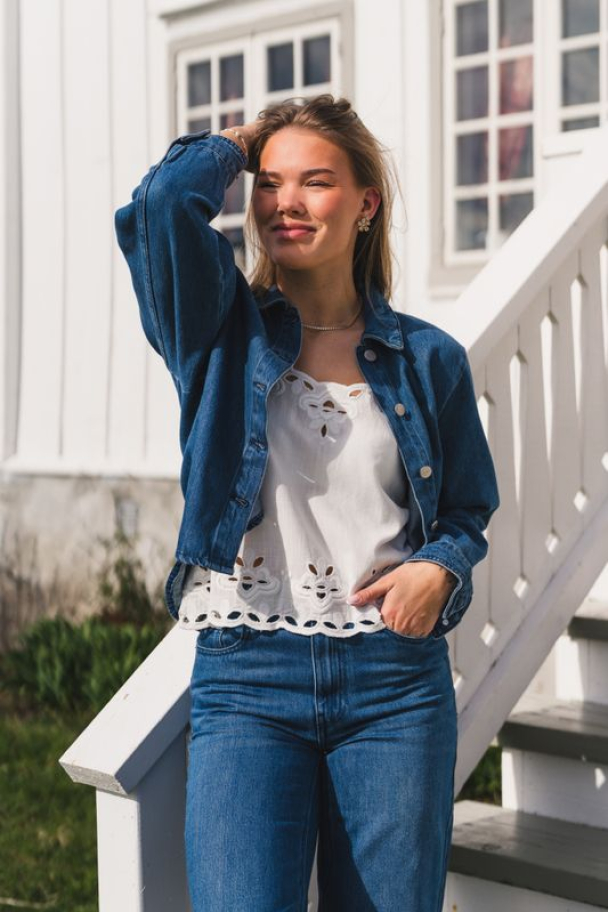 Cecilie Shirt - Mid Blue Wash - Image 2