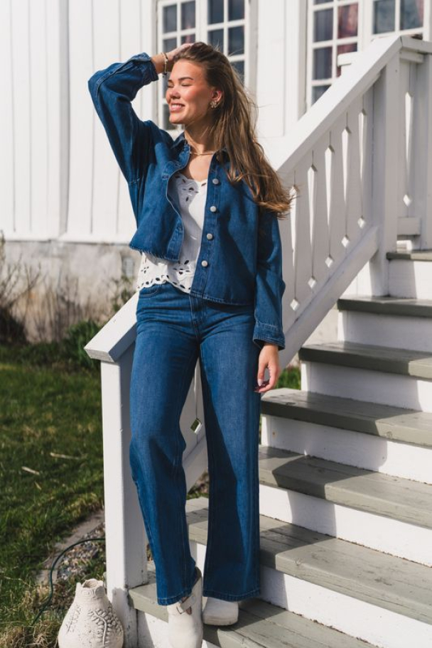 Cecilie Shirt - Mid Blue Wash - Image 5