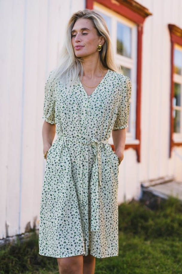 Astrid 2/4 Shirt Dress - English Ivy Flowers - Image 1