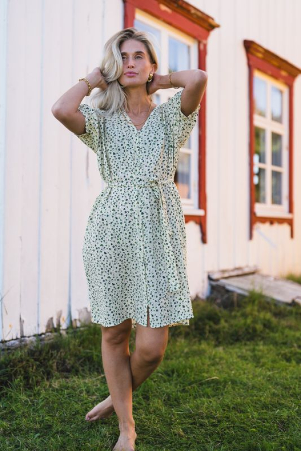 Astrid 2/4 Shirt Dress - English Ivy Flowers - Image 5