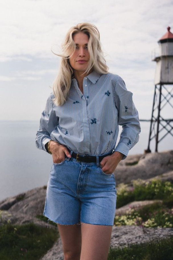 Ida Maja Shirt STP EMB - Bright White/Quiet Harbor Flower - Image 1