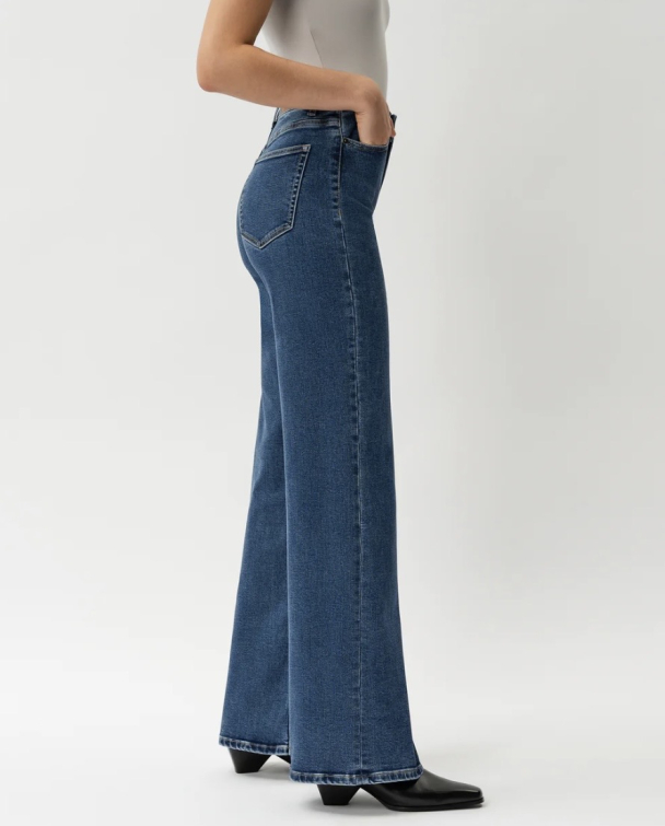 Relaxed ComfortDenim™ Jeans - Mid Blue  - Image 2