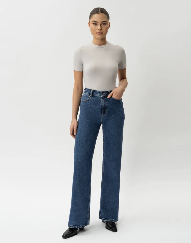 Relaxed ComfortDenim™ Jeans - Mid Blue  - Image 4