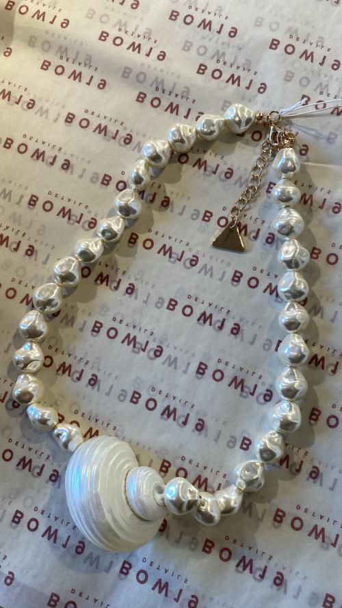 Bold Shell Necklace