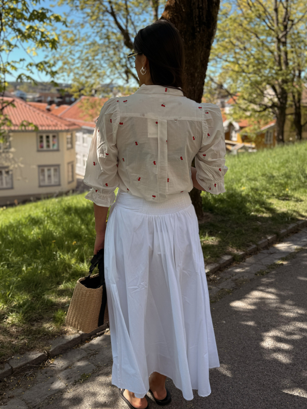 Amy Blouse - Cherry  - Image 2