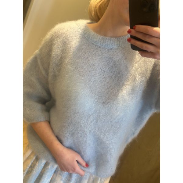 Cosy Light Blue Sweater fra Simplicity New York