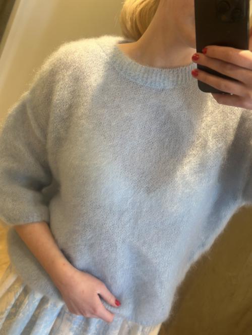 Cosy Light Blue Sweater fra Simplicity New York