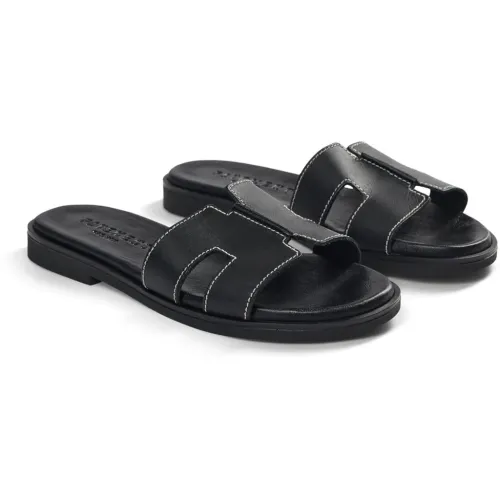 Pam Sandal - Black 