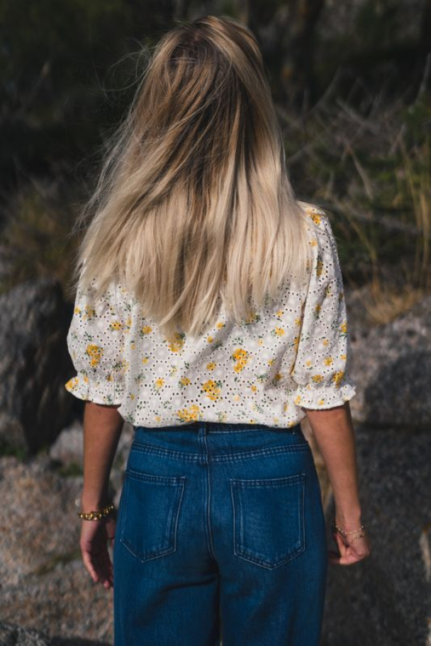 Eivor 2/4 Shirt - Yellow Flower  - Image 2