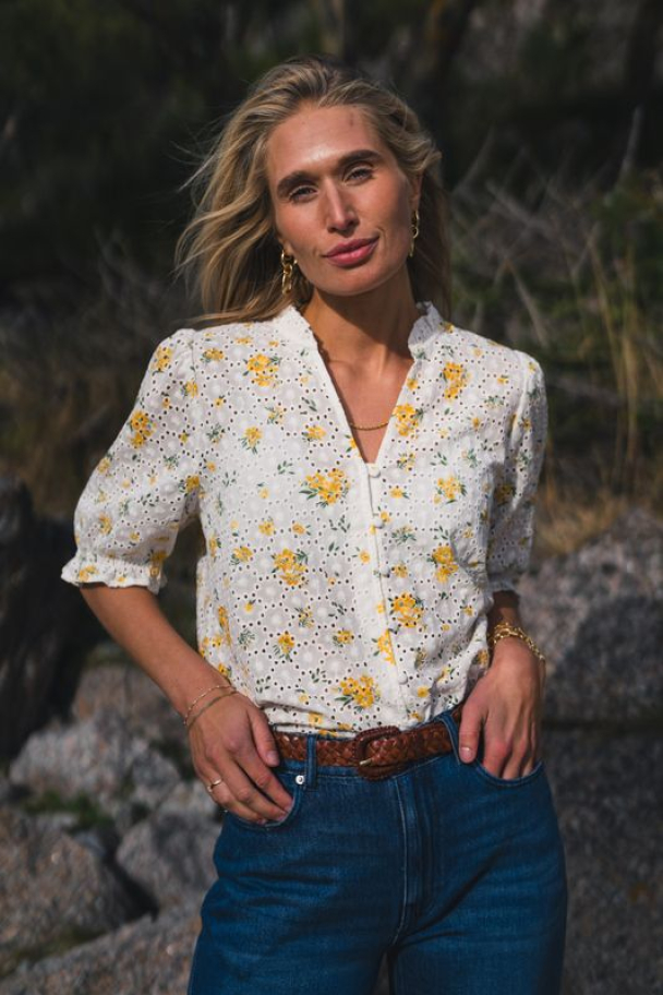 Eivor 2/4 Shirt - Yellow Flower  - Image 1