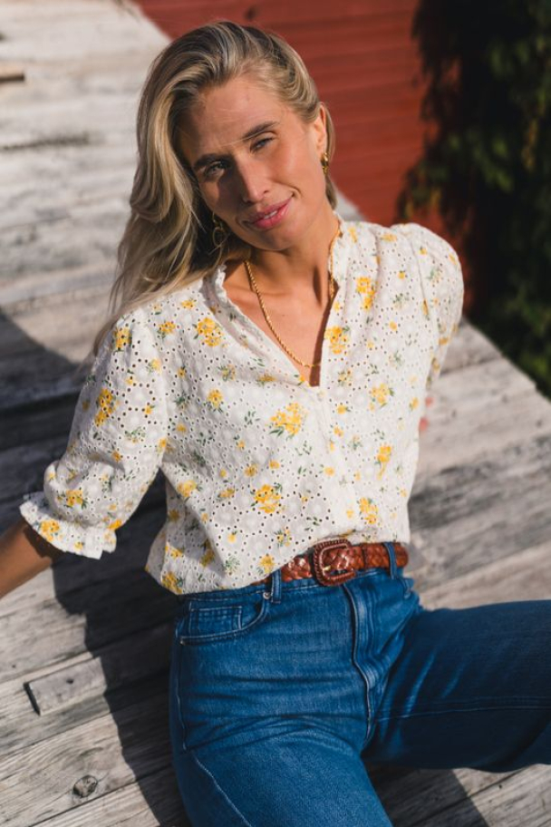 Eivor 2/4 Shirt - Yellow Flower  - Image 3