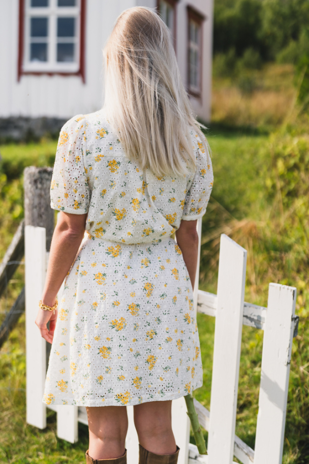 Eivor 2/4 Shirt Dress - Yellow Flower  - Image 2