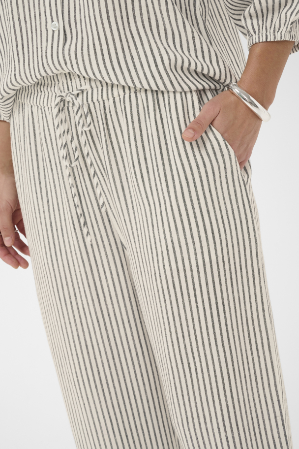 KAmilia Cropped Bukse Lin Striper - Image 1