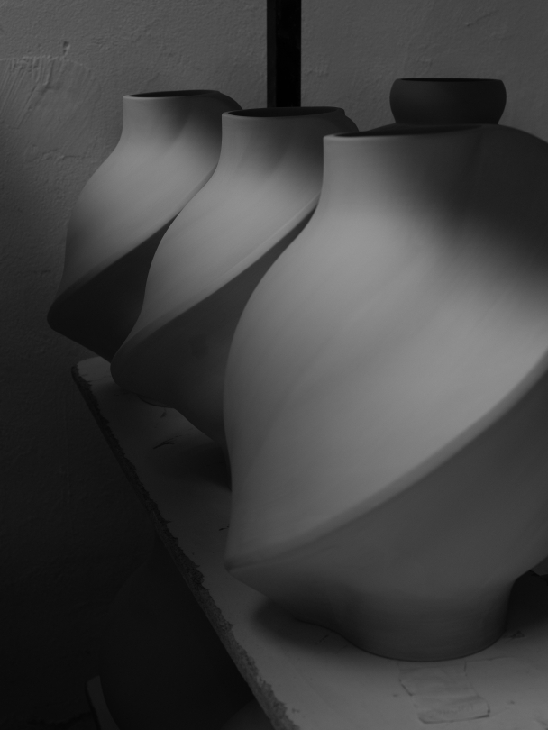 Pirout Vase 02 - Raw White - Image 5