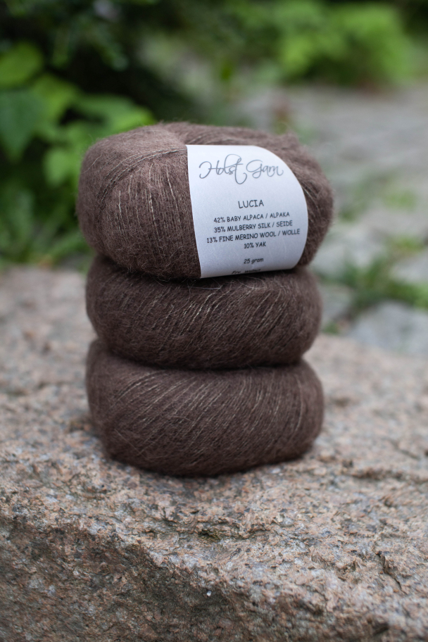 Holst Lucia 19 Walnut