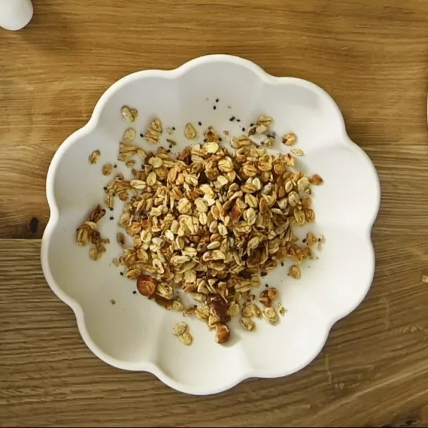 Poppy Plate - Cream - Image 3