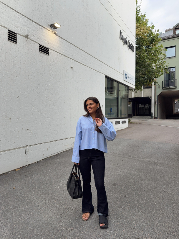 Dannie Cropped Boxy Shirt - Dark Sapphire/Bright White  - Image 5