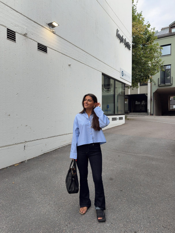 Dannie Cropped Boxy Shirt - Dark Sapphire/Bright White  - Image 4