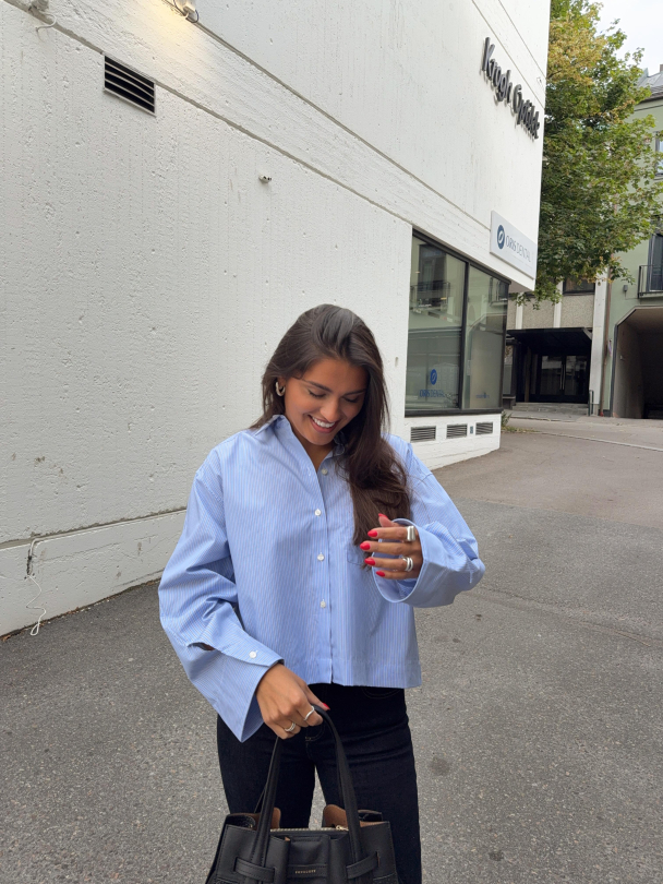 Dannie Cropped Boxy Shirt - Dark Sapphire/Bright White  - Image 2