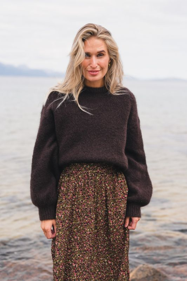 Thea Amalie Pullover - Black Coffee - Image 1