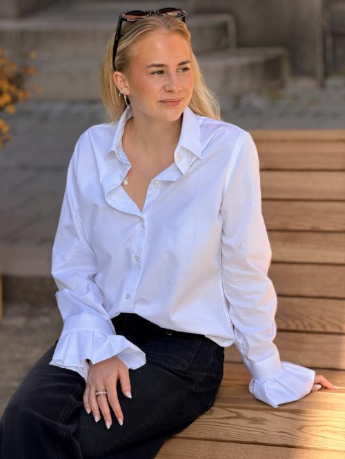 Hanna White w/Ruffle Cuff