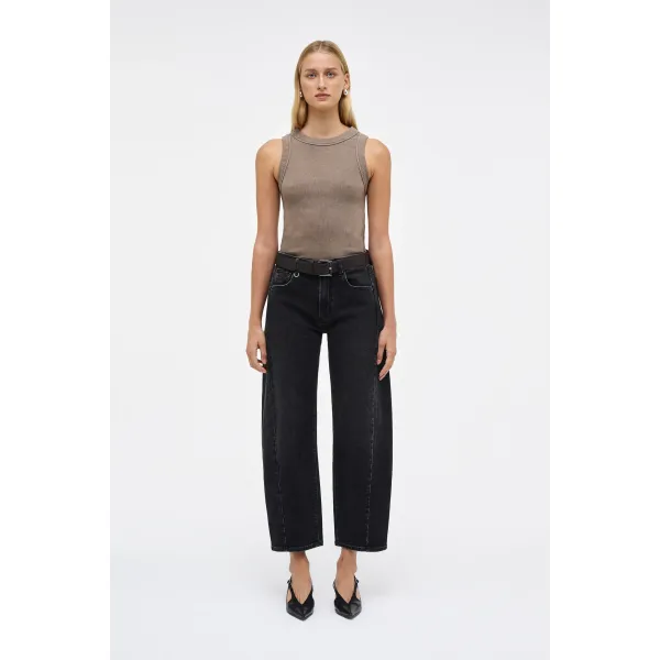 Amber Barrel Wanted – Sort barrel jeans fra NEUW