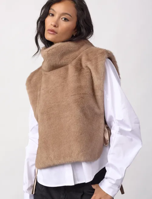 Fera Faux Collar – Creme fuskepelsvest fra Co'Couture 